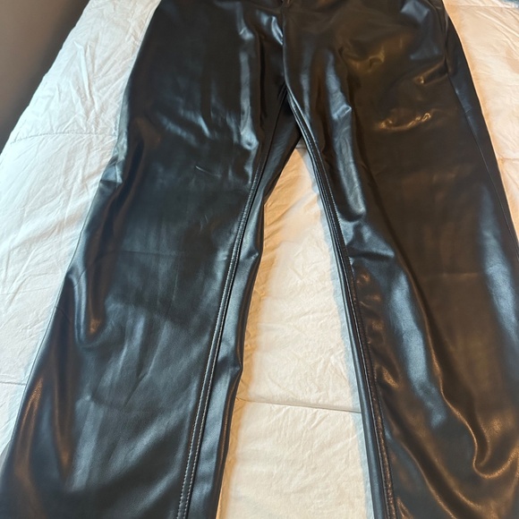 Abercrombie and Fitch Curve Love Black Vegan Leather 90s Straight Pant 29 / 8 S - Picture 3 of 4